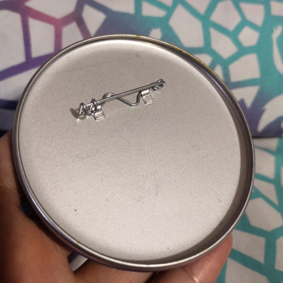 SOLD 🌺5/$25 2x Disneyland Just Graduated Buttons - Picture 2 of 8